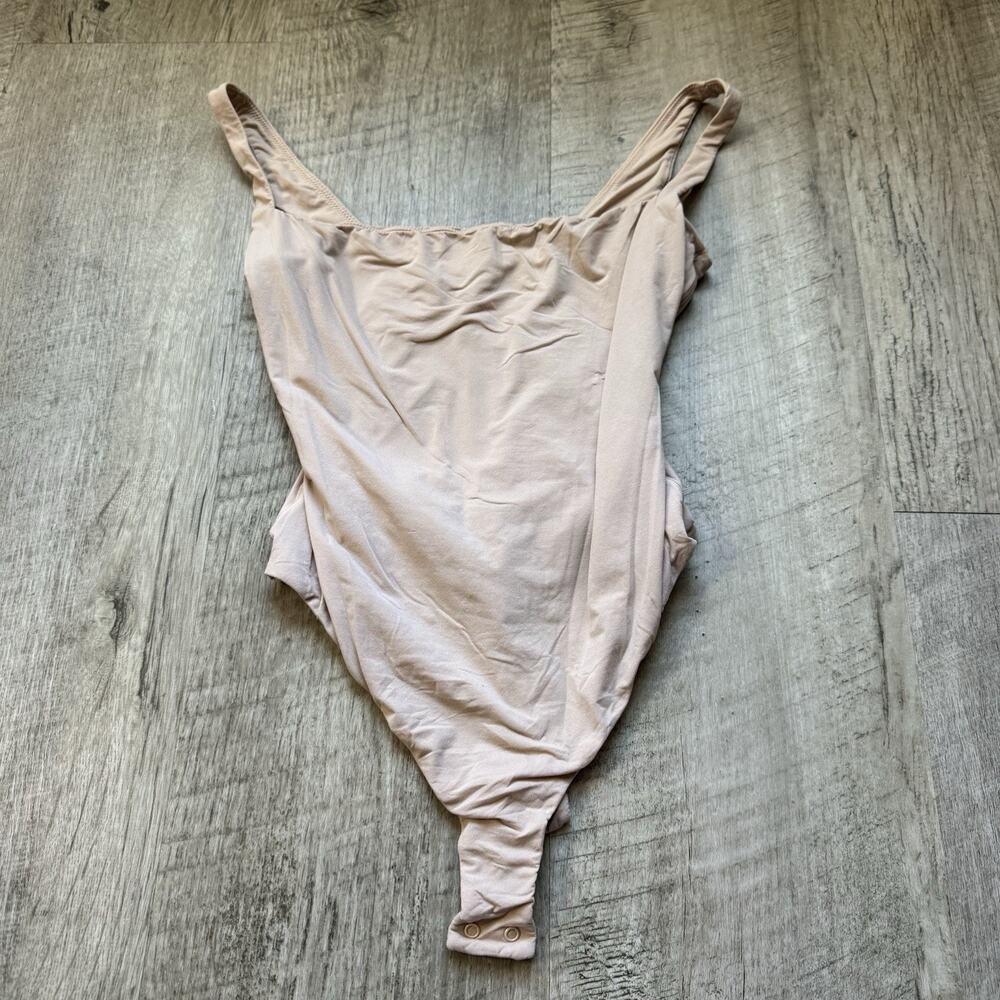 Skims Women Bodysuit M Nude Square Neck Thick Straps Sleeveless Thong Comfort